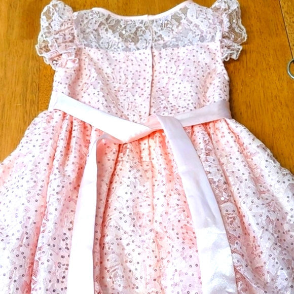 Princess Faith Pink Sz 5T sparkly sequence dress with bow. Like New - Picture 3 of 6